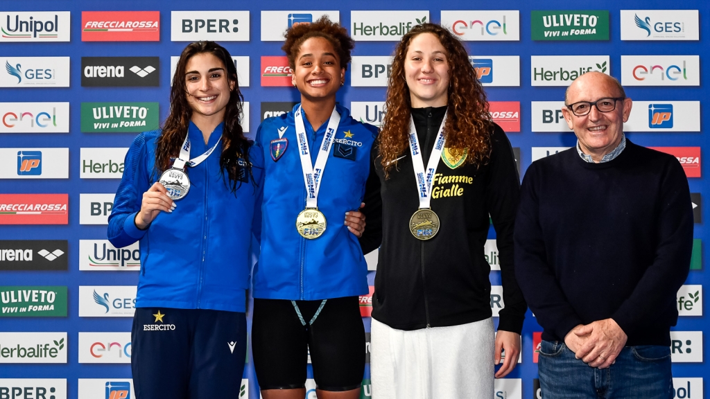 100-stile-libero-campionati-italiani-assoluti-nuoto-sara-curtis-record
